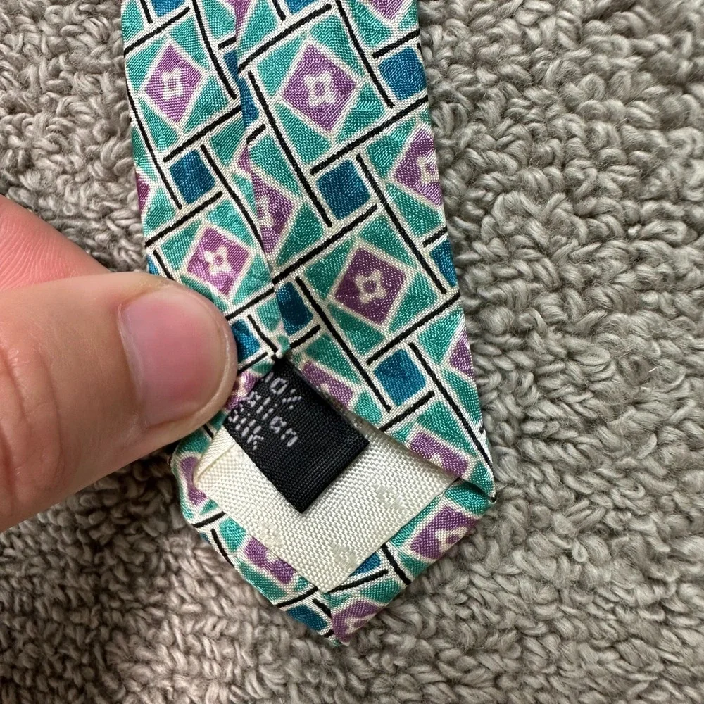 Villa Bugatti Mens Silk Necktie Teal Purple Geometric Diamond Made in USA 4x59